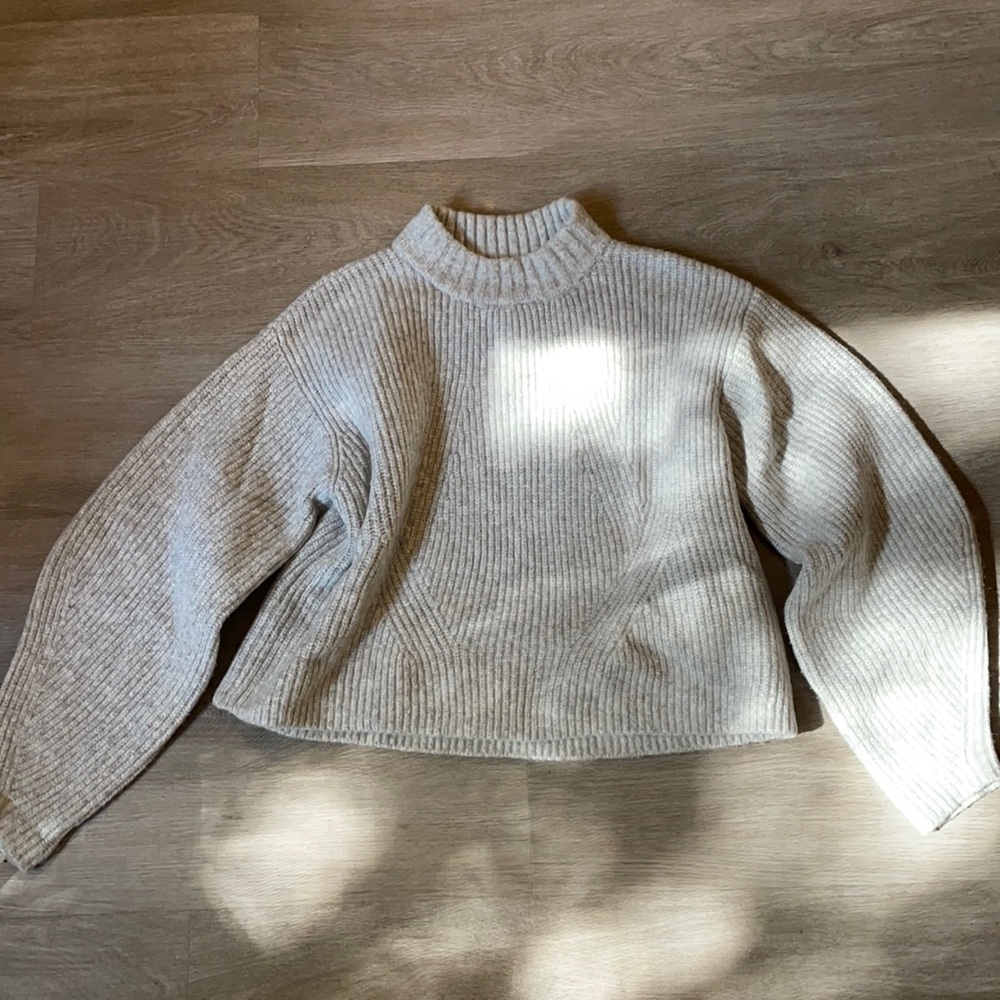 H&M gray heavy sweater mock neck with bubble sleeves size small